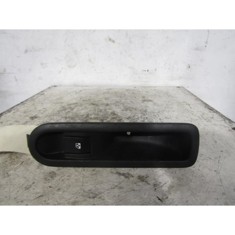 Interrupteur de leve vitre arriere droit RENAULT MEGANE 2 Photo n°1