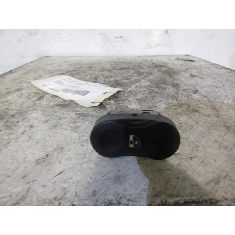 Interrupteur de leve vitre avant droit DACIA SANDERO 1 Photo n°1