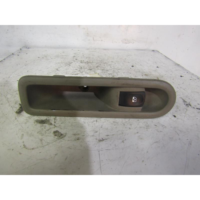 Interrupteur de leve vitre arriere gauche RENAULT CLIO 3 Photo n°1