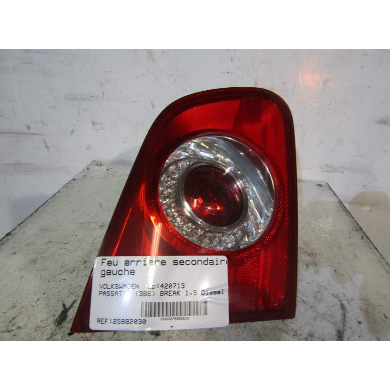 Feu arriere secondaire gauche (feux) VOLKSWAGEN PASSAT 5 Photo n°1