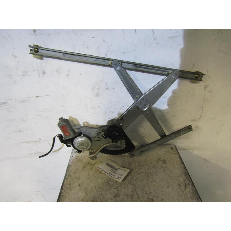 Leve vitre electrique avant droit DAEWOO KALOS Photo n°1
