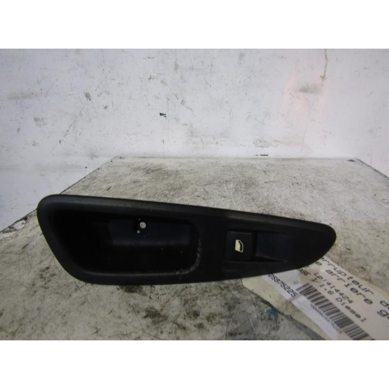 Interrupteur de leve vitre arriere gauche PEUGEOT 308 1 Photo n°1