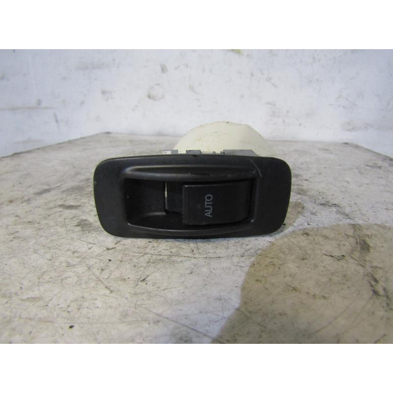 Interrupteur de leve vitre arriere gauche TOYOTA COROLLA 10 Photo n°1