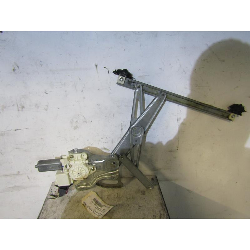 Leve vitre electrique avant droit TOYOTA COROLLA 10 Photo n°1