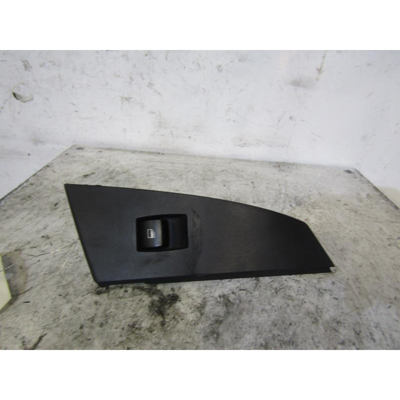 Interrupteur de leve vitre arriere gauche BMW SERIE 5 E60 Photo n°1