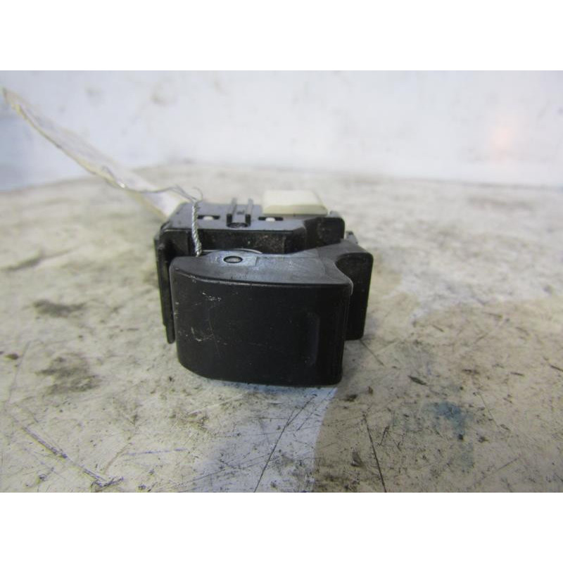 Interrupteur de leve vitre arriere droit TOYOTA PRIUS 2 Photo n°1