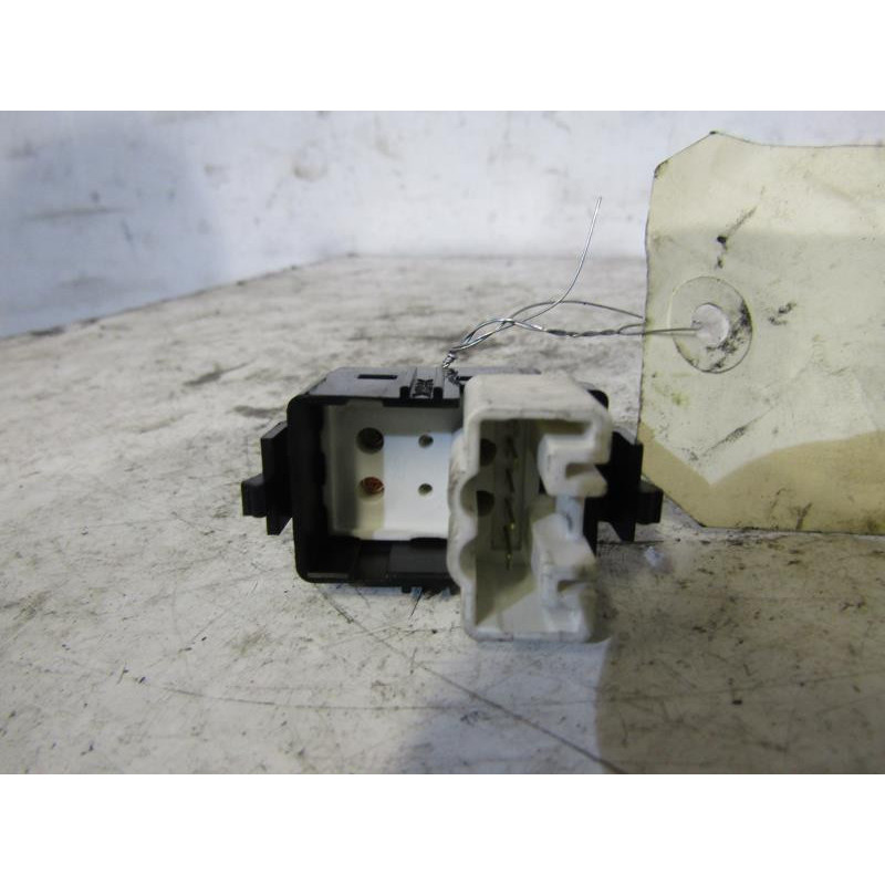 Interrupteur de leve vitre arriere gauche TOYOTA PRIUS 2 Photo n°1