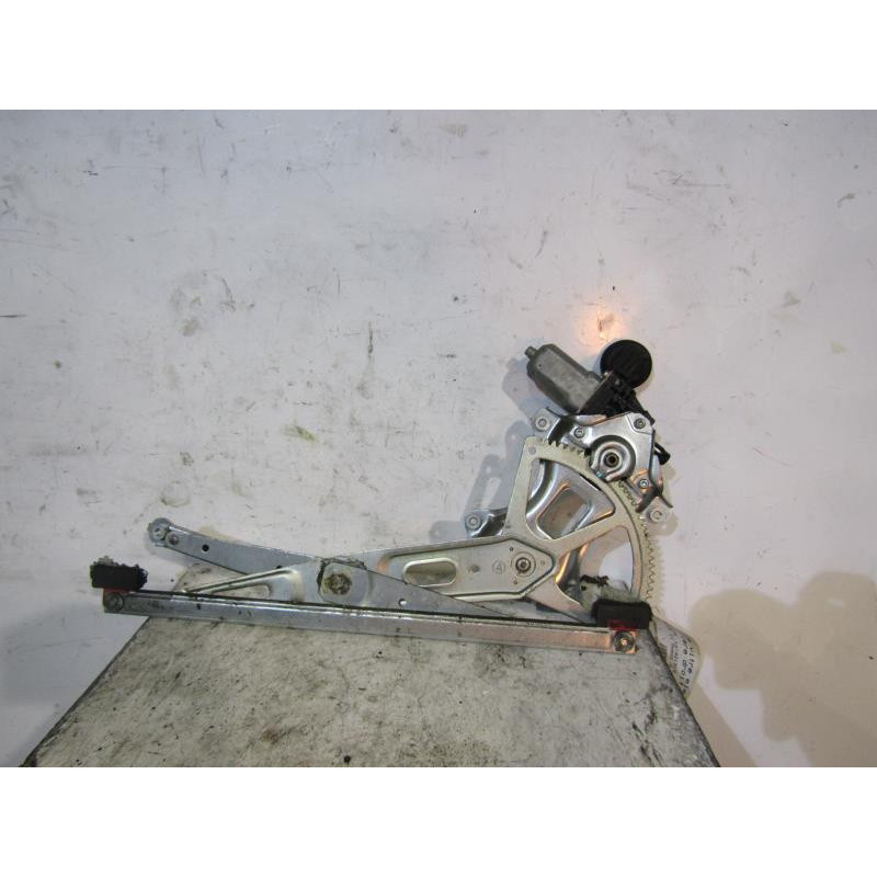 Leve vitre electrique arriere droit TOYOTA PRIUS 2 Photo n°1