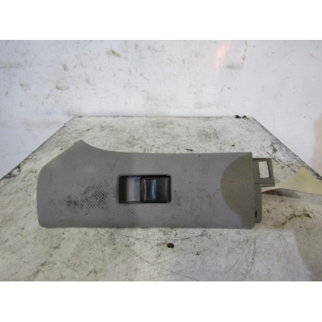 Interrupteur de leve vitre avant droit TOYOTA YARIS 2