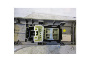 Interrupteur de leve vitre avant droit TOYOTA YARIS 2 Photo n°2