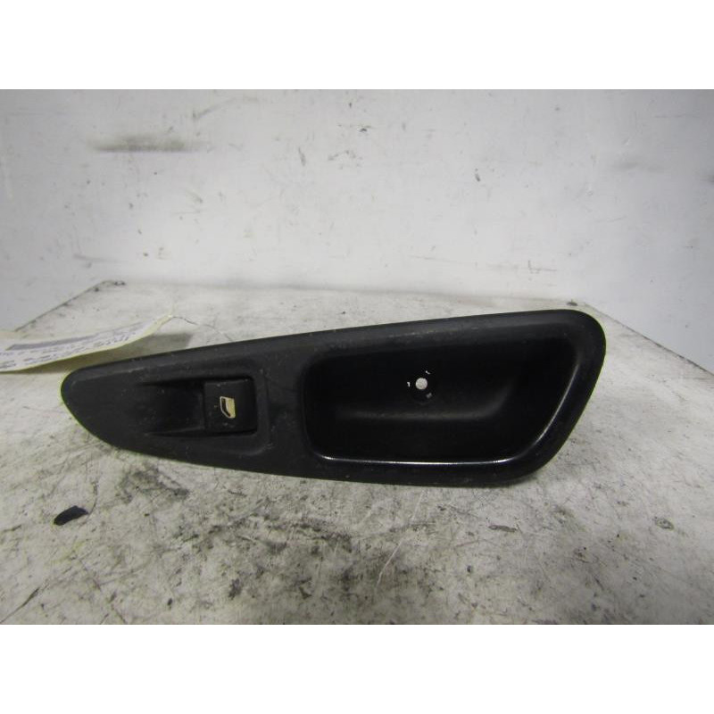 Interrupteur de leve vitre arriere droit PEUGEOT 308 1 SW Photo n°1