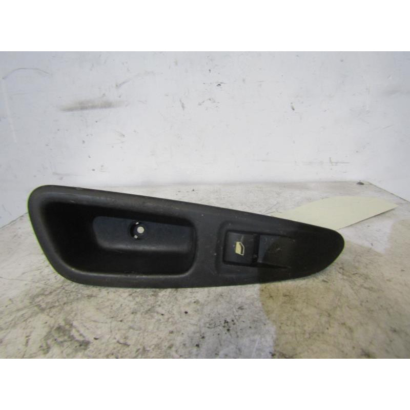 Interrupteur de leve vitre arriere gauche PEUGEOT 308 1 SW Photo n°1