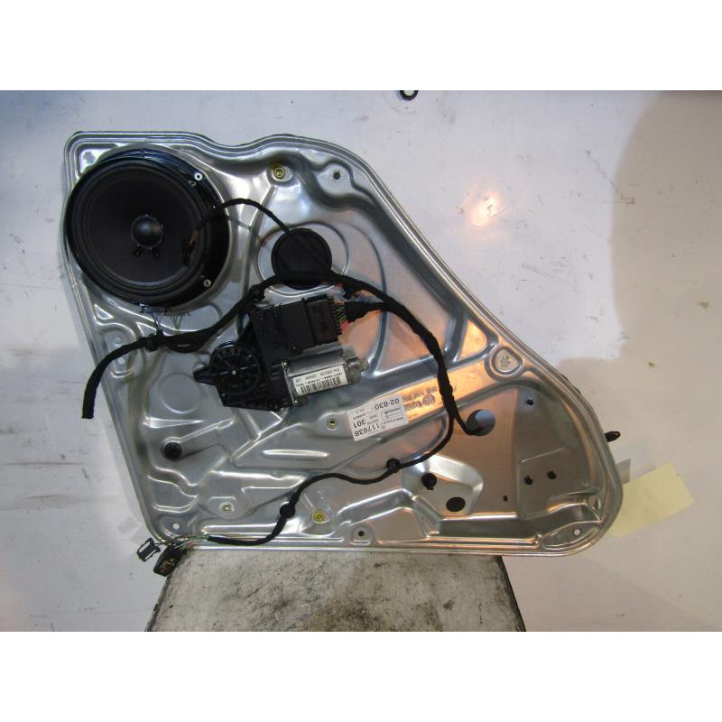 Leve vitre electrique arriere gauche VOLKSWAGEN PASSAT 4 Photo n°1