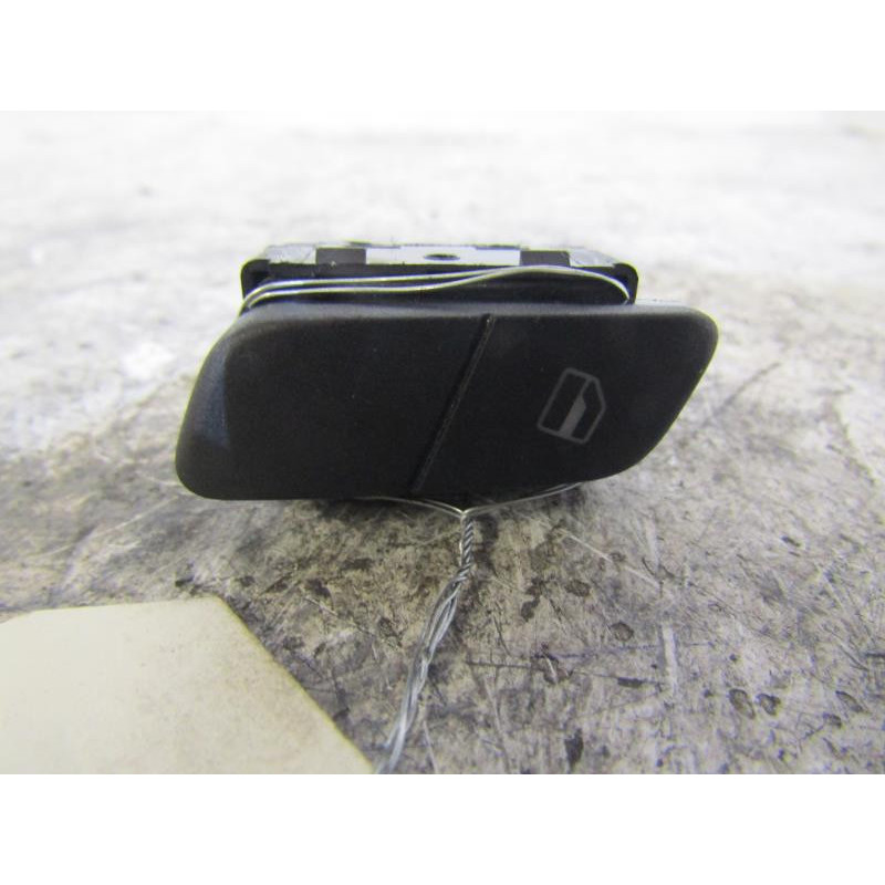 Interrupteur de leve vitre avant droit VOLKSWAGEN POLO 4 Photo n°1