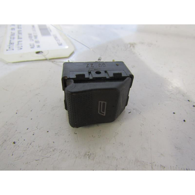 Interrupteur de leve vitre arriere droit AUDI A4 1 Photo n°1