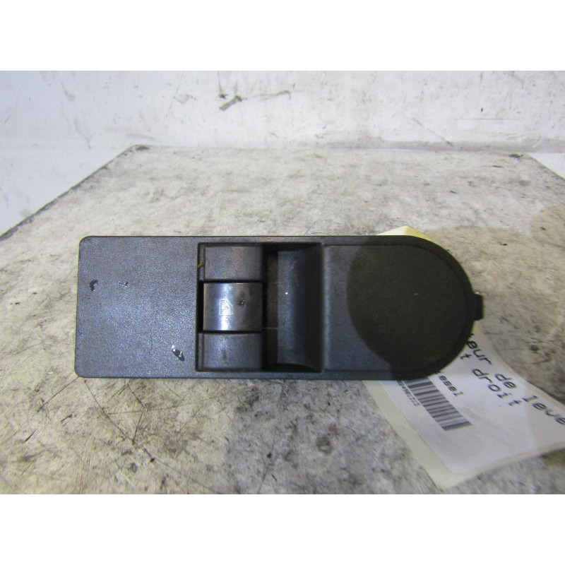 Interrupteur de leve vitre avant droit OPEL ASTRA H Photo n°1