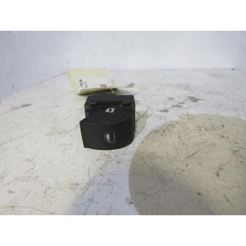 Interrupteur de leve vitre arriere droit AUDI A4 2 Photo n°1
