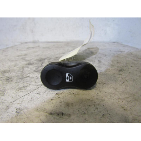 Interrupteur de leve vitre avant droit DACIA SANDERO 1