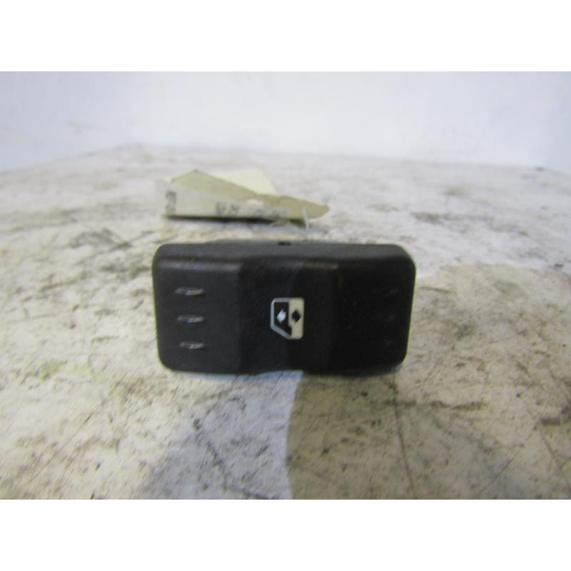 Interrupteur de leve vitre avant gauche DACIA LOGAN MCV 1 Photo n°1