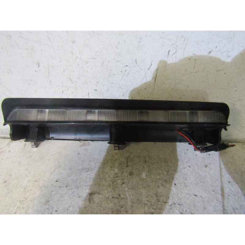 Feu arriere stop central OPEL CORSA C Photo n°1