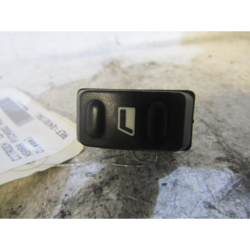 Interrupteur de leve vitre avant droit CITROEN XSARA PICASSO Photo n°1
