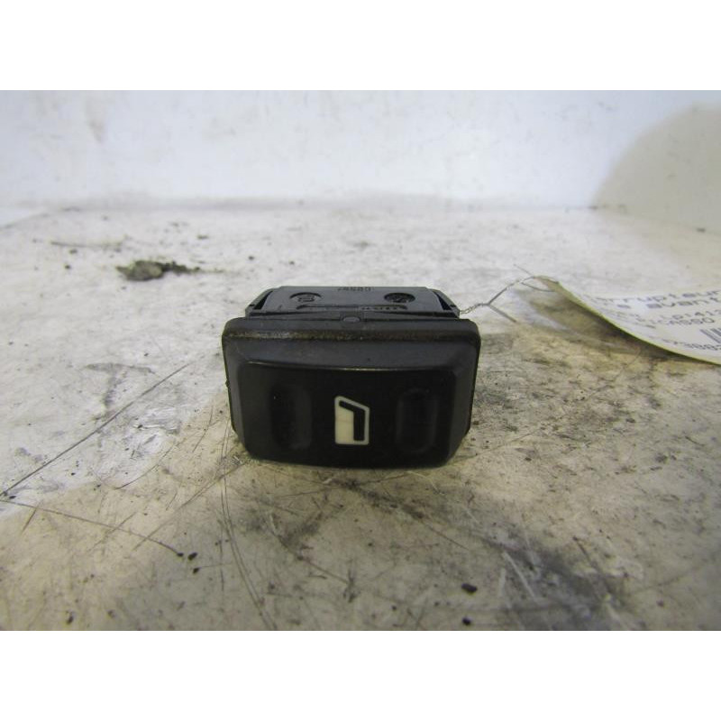 Interrupteur de leve vitre avant droit CITROEN XSARA PICASSO Photo n°1
