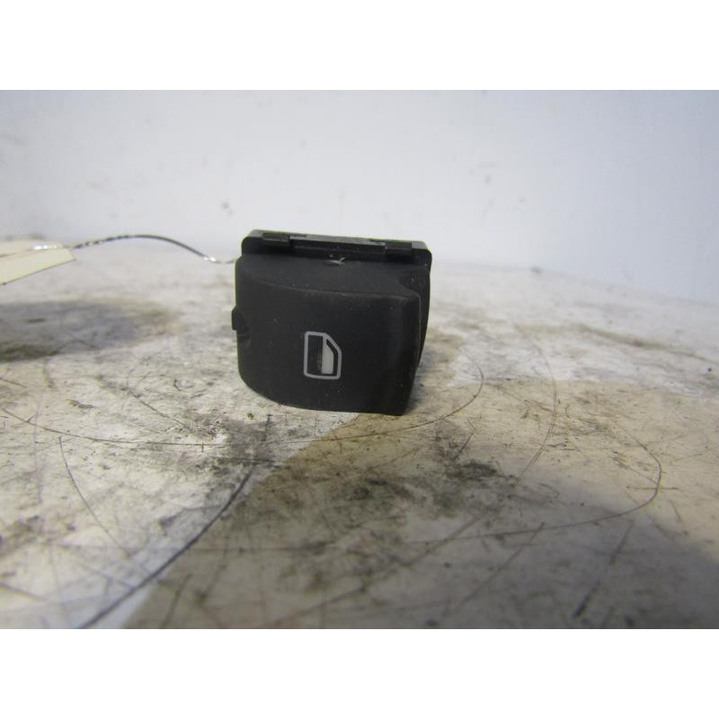 Interrupteur de leve vitre arriere gauche AUDI A3 2 Photo n°1