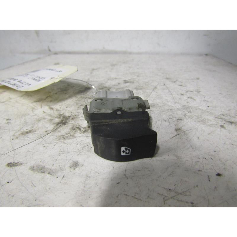 Interrupteur de leve vitre avant droit RENAULT SCENIC 2 Photo n°1