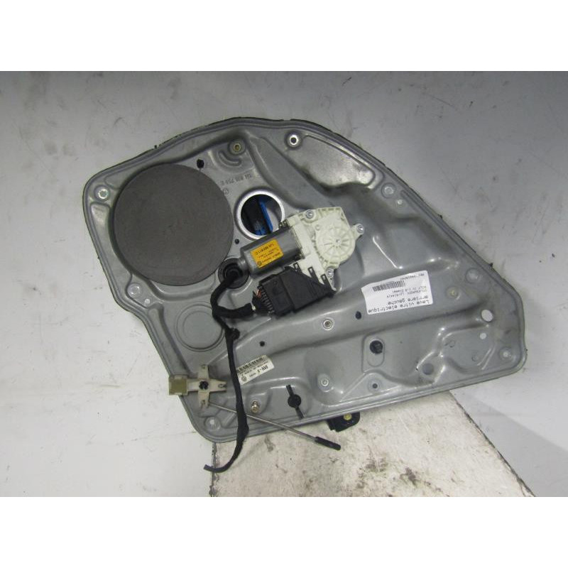 Leve vitre electrique arriere gauche VOLKSWAGEN GOLF 4 Photo n°1