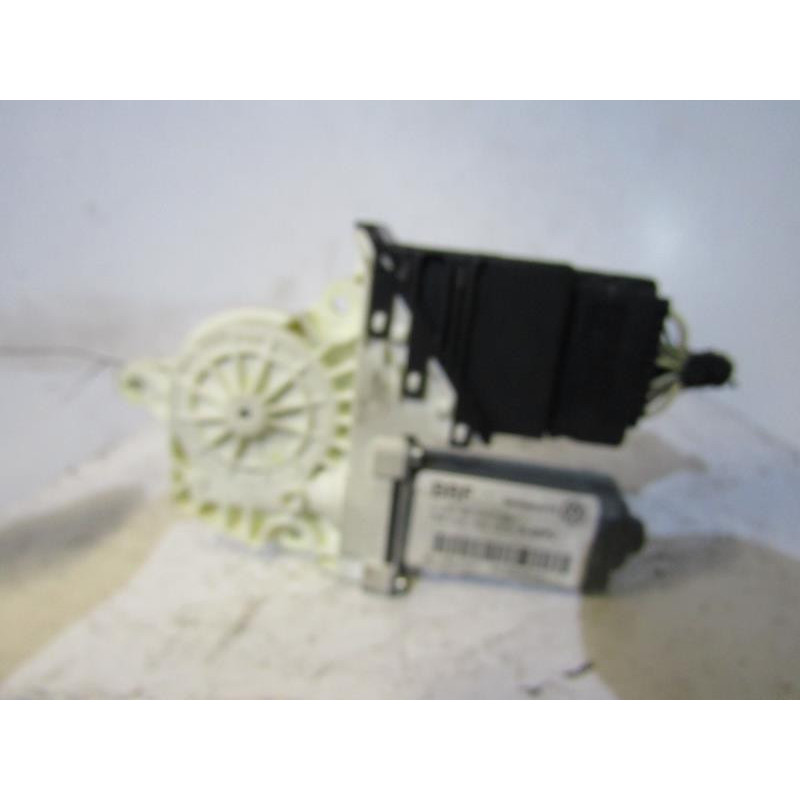 Leve vitre electrique arriere gauche VOLKSWAGEN TOURAN 1 Photo n°1