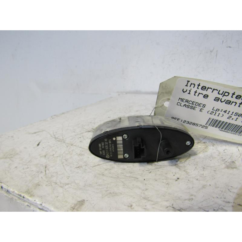 Interrupteur de leve vitre avant droit MERCEDES CLASSE E 211 Photo n°1