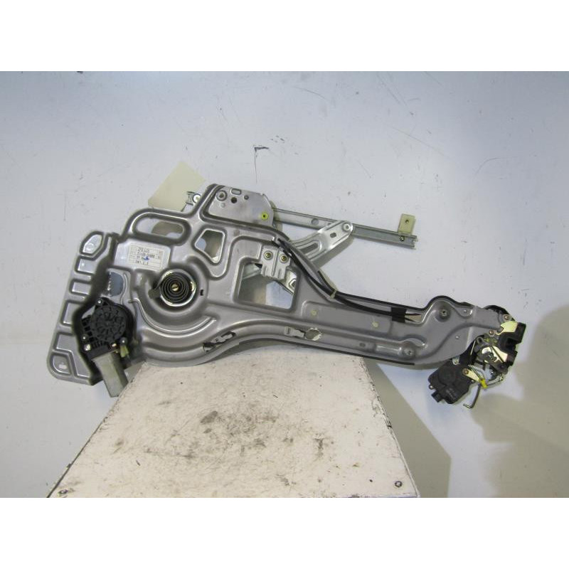 Leve vitre electrique arriere droit HYUNDAI TRAJET Photo n°1