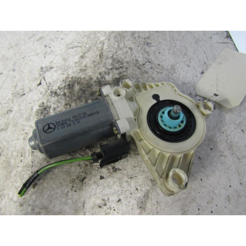 Leve vitre electrique avant droit MERCEDES CLASSE B 245 Photo n°1