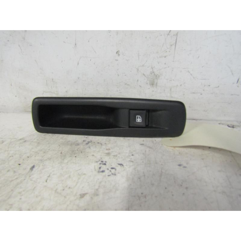 Interrupteur de leve vitre arriere droit RENAULT MEGANE 3 Photo n°1