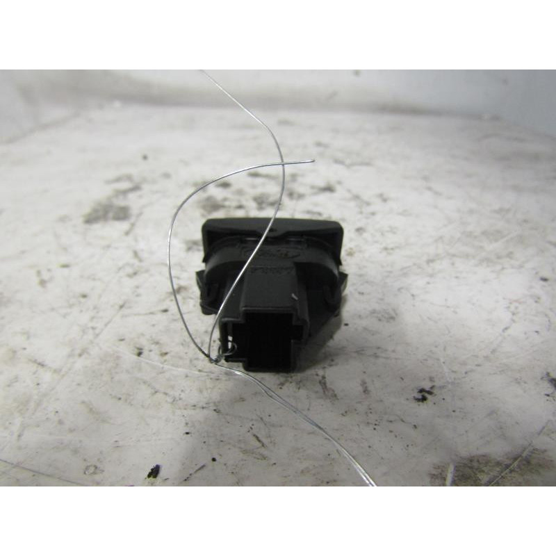 Interrupteur de leve vitre arriere droit FORD MONDEO 2 Photo n°1