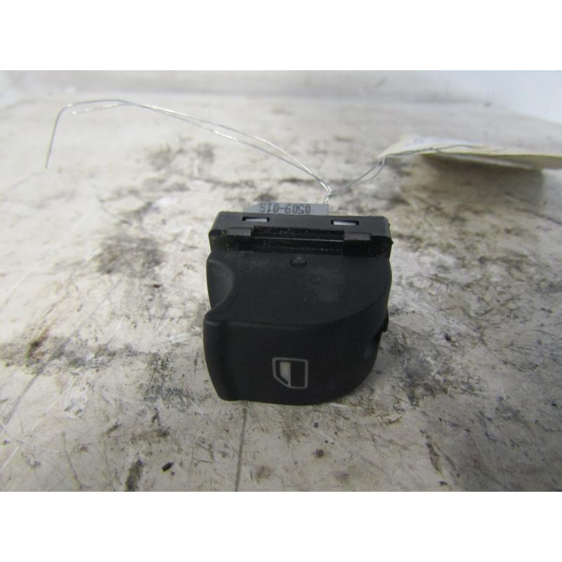 Interrupteur de leve vitre arriere gauche AUDI A3 2 Photo n°1