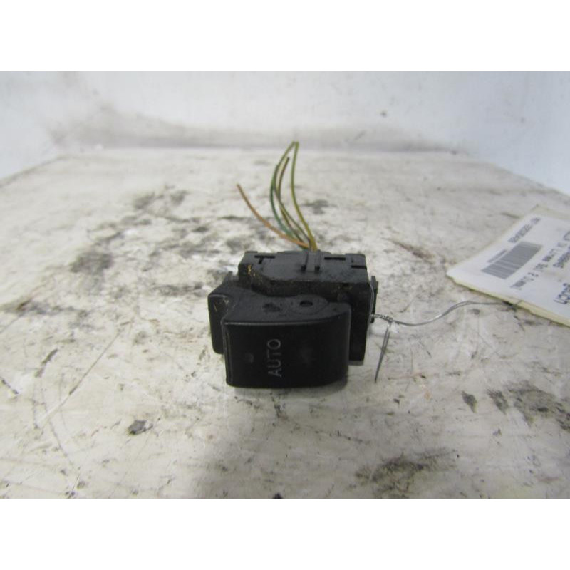 Interrupteur de leve vitre arriere gauche TOYOTA COROLLA 10 Photo n°1