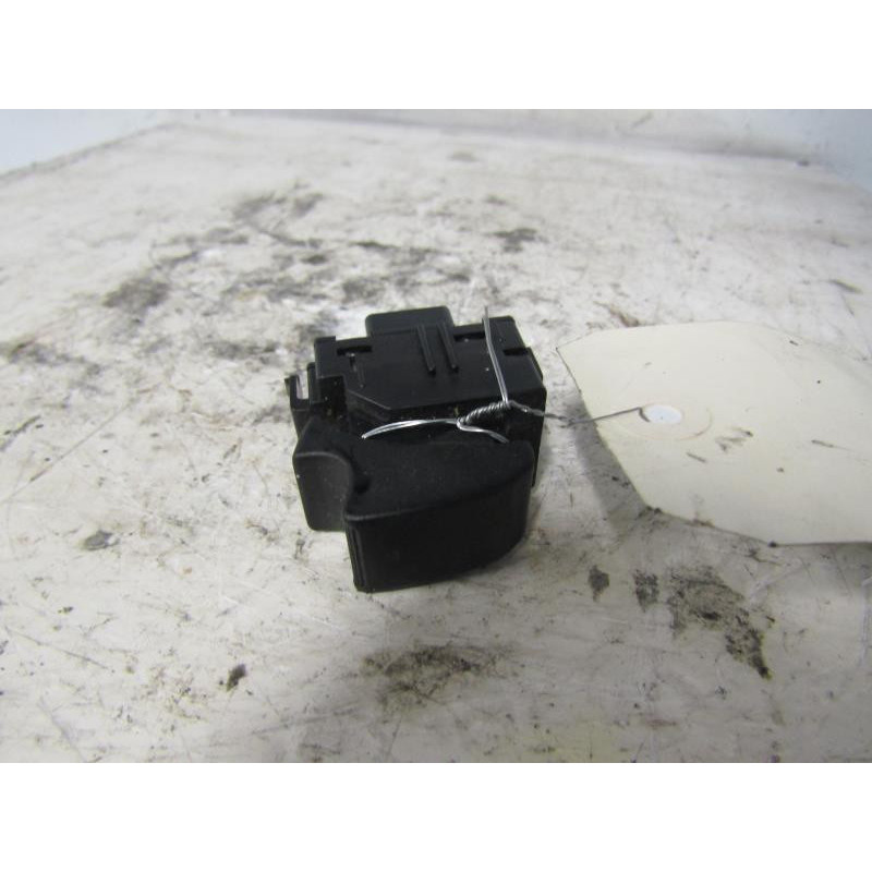Interrupteur de leve vitre avant droit TOYOTA COROLLA 10 Photo n°1