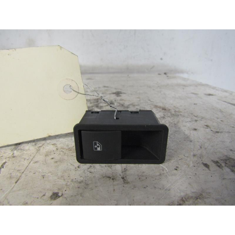 Interrupteur de leve vitre arriere gauche OPEL ASTRA H Photo n°1