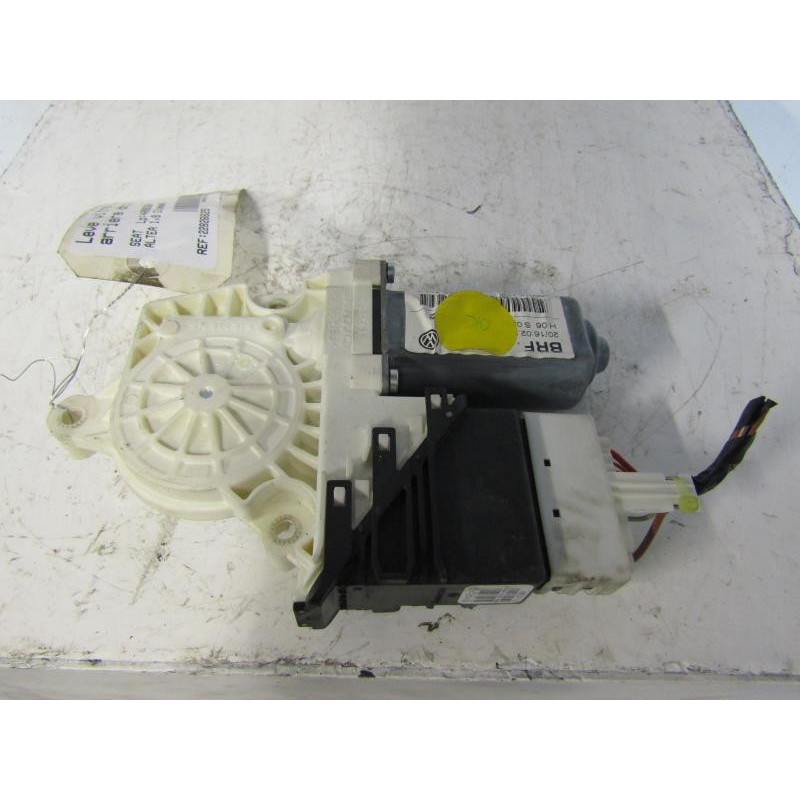 Moteur leve vitre arriere droit SEAT ALTEA Photo n°1