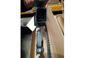 Leve vitre electrique avant gauche OPEL CORSA C Photo n°1