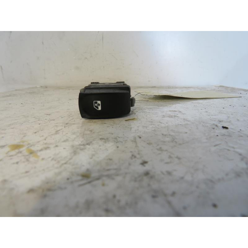 Interrupteur de leve vitre avant droit RENAULT CLIO 3 Photo n°1