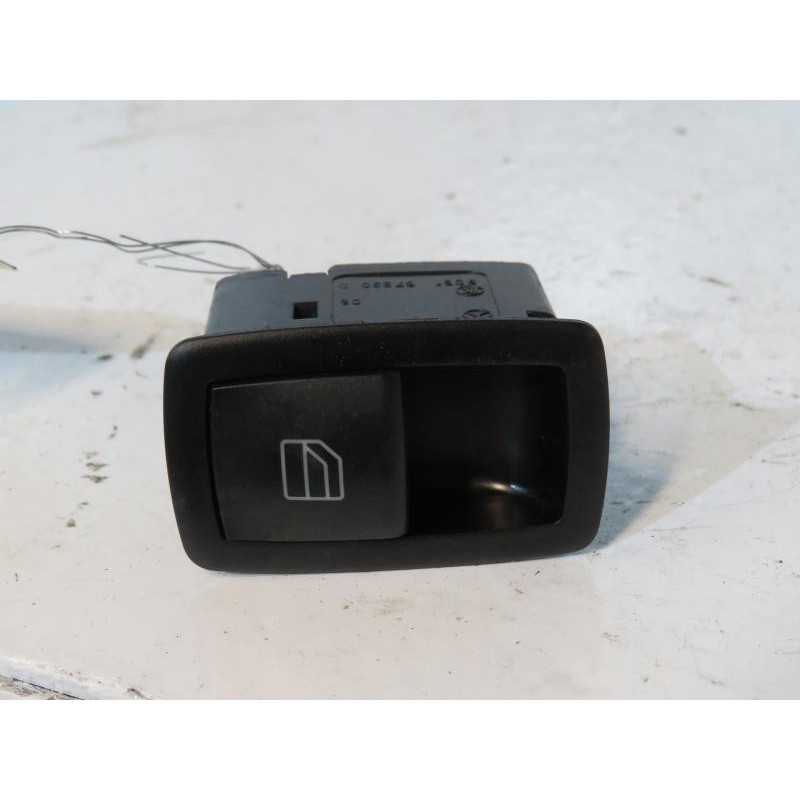 Interrupteur de leve vitre arriere gauche MERCEDES CLASSE A 169 Photo n°1