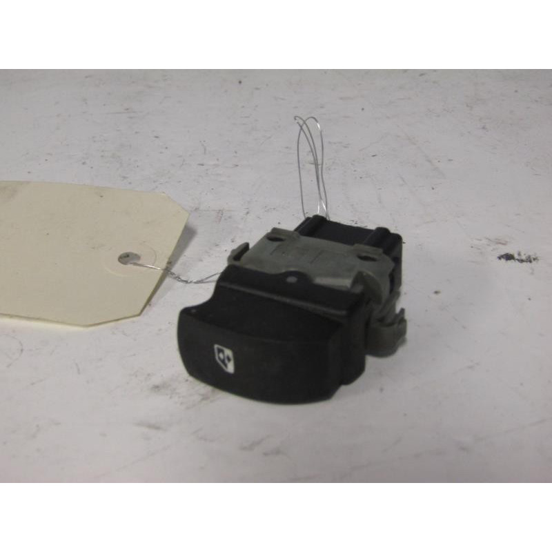 Interrupteur de leve vitre avant droit RENAULT CLIO 3 Photo n°1