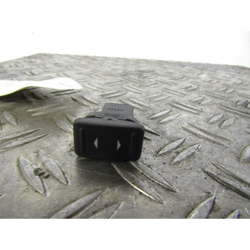 Interrupteur de leve vitre arriere droit FORD C-MAX 1 Photo n°1