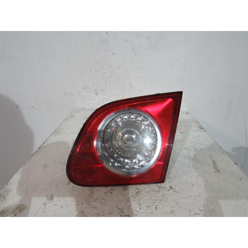 Feu arriere secondaire droit (feux) VOLKSWAGEN PASSAT 5 Photo n°1