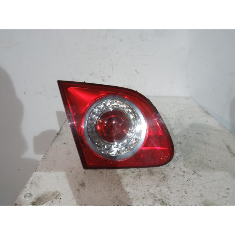 Feu arriere secondaire gauche (feux) VOLKSWAGEN PASSAT 5 Photo n°1