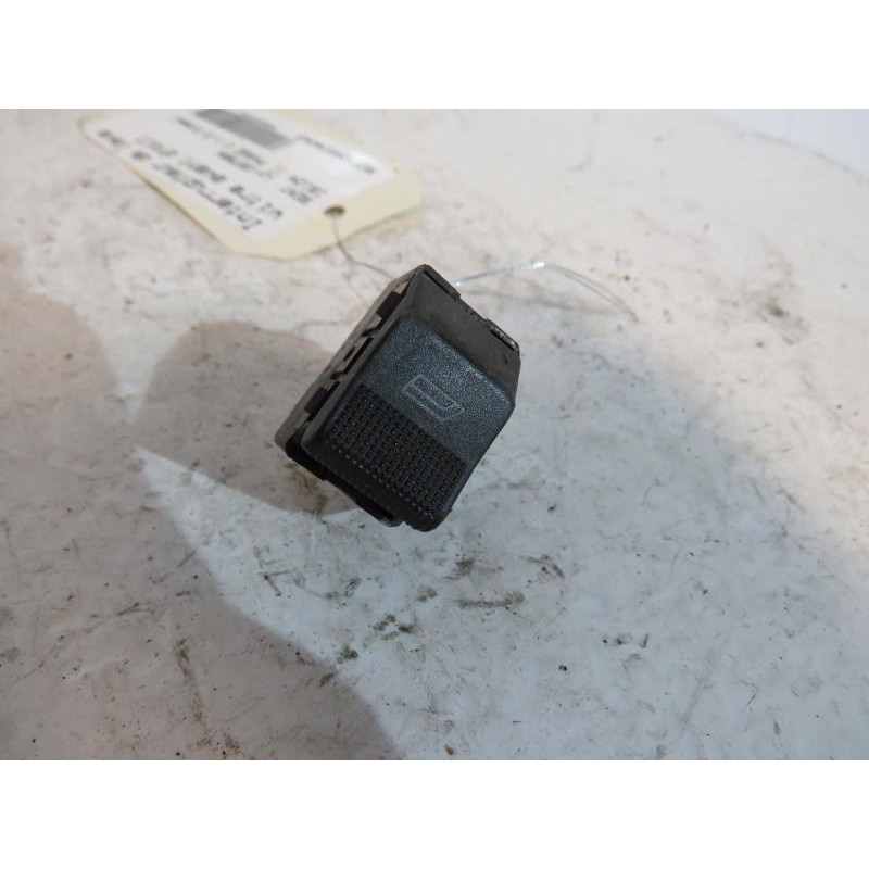 Interrupteur de leve vitre avant droit SEAT IBIZA 2 Photo n°1