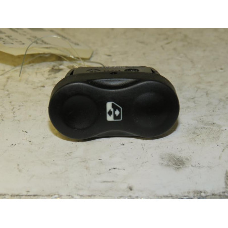 Interrupteur de leve vitre avant gauche DACIA SANDERO 1