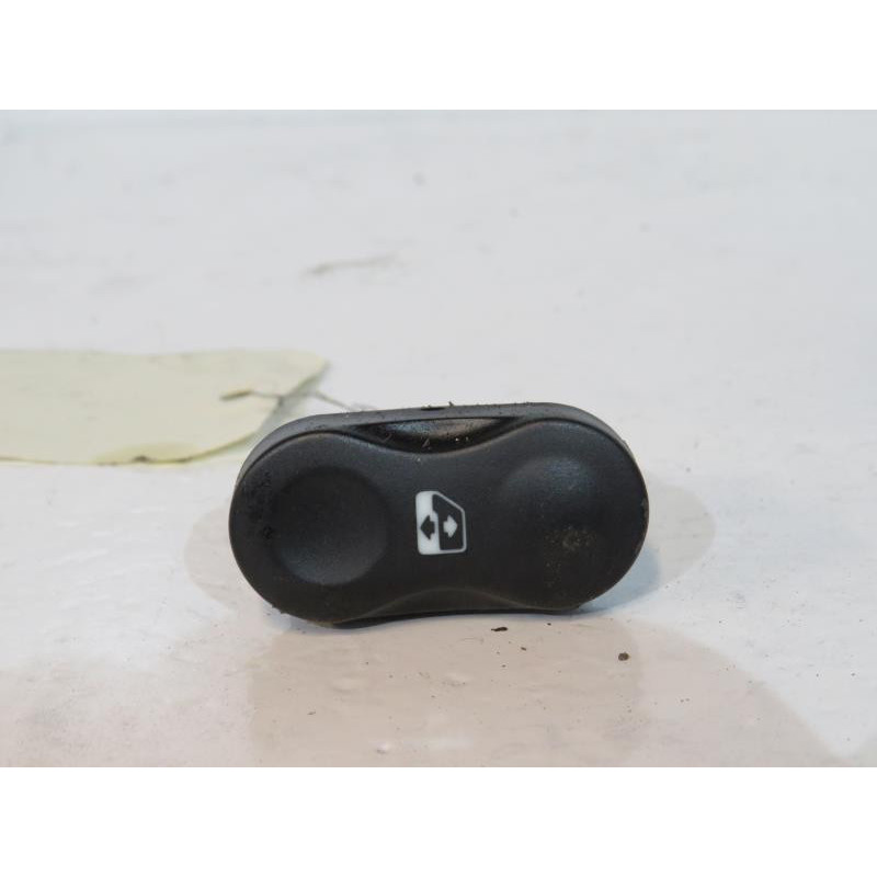 Interrupteur de leve vitre avant gauche DACIA SANDERO 1 Photo n°1